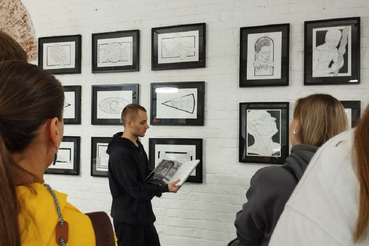 Художник Никита Номерз рассказал о своей выставке «Время собирать камни»