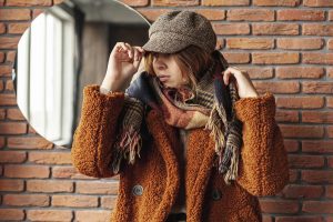 От меха до «уродливого» свитера: топ-12 модных тенденций осени-2025