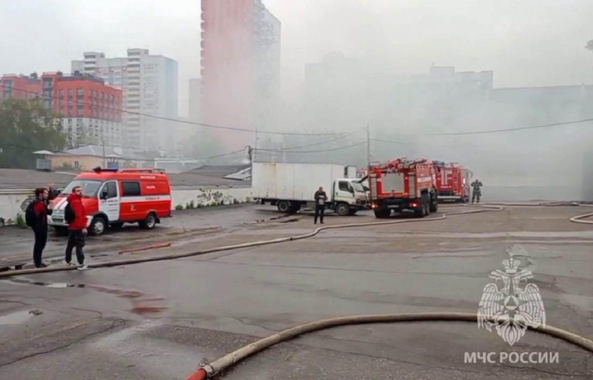 Складские помещения загорелись в Нижнем Новгороде