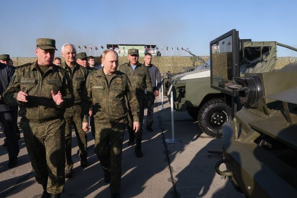 Владимир Путин посетил учения «Запад-2025» на полигоне Мулино