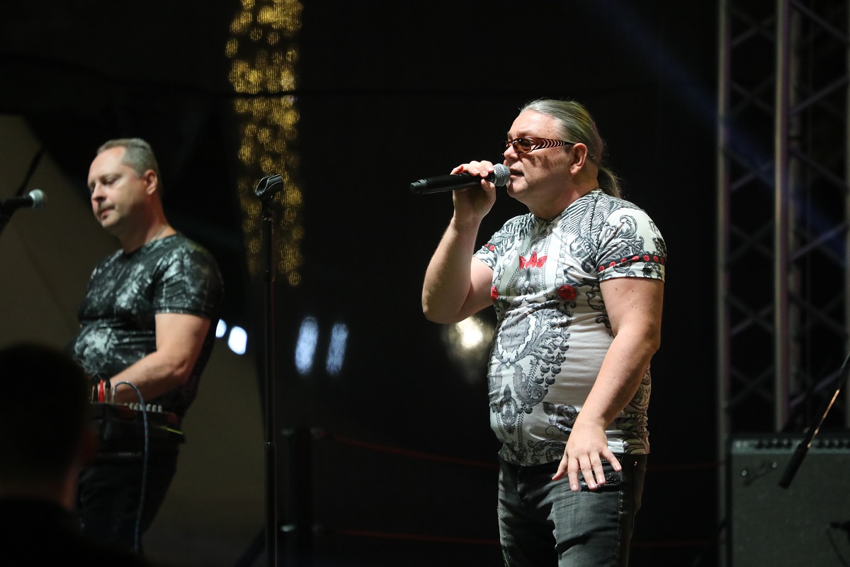 Владимир Захаров поёт только вживую