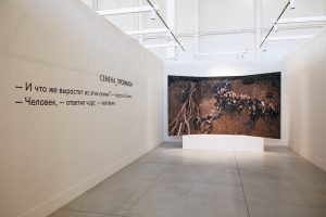 Арт-группа «Провмыза» стала «Художником года» на ярмарке Cosmoscow 2025