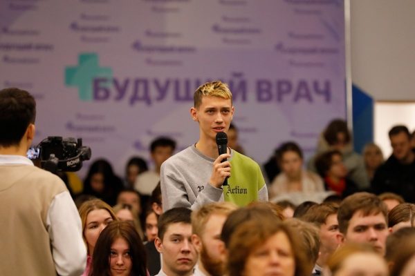 Выпускников мединститутов хотят заставить отрабатывать учебу: с какими сложностями столкнутся будущие врачи