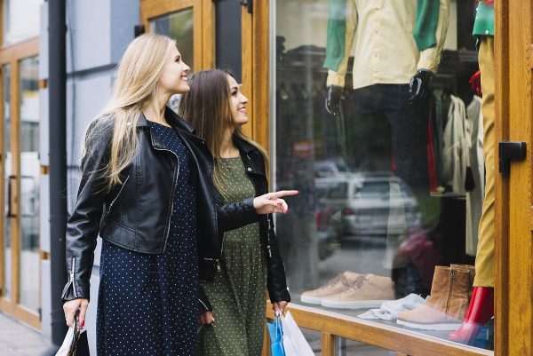 Музыка, запахи и распродажи: на какие уловки идут маркетологи, чтобы заставить покупателей тратить больше