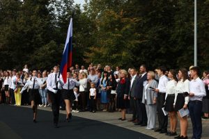В парке «Радуга» прошла торжественная линейка для учеников школы им. А.О. Молева