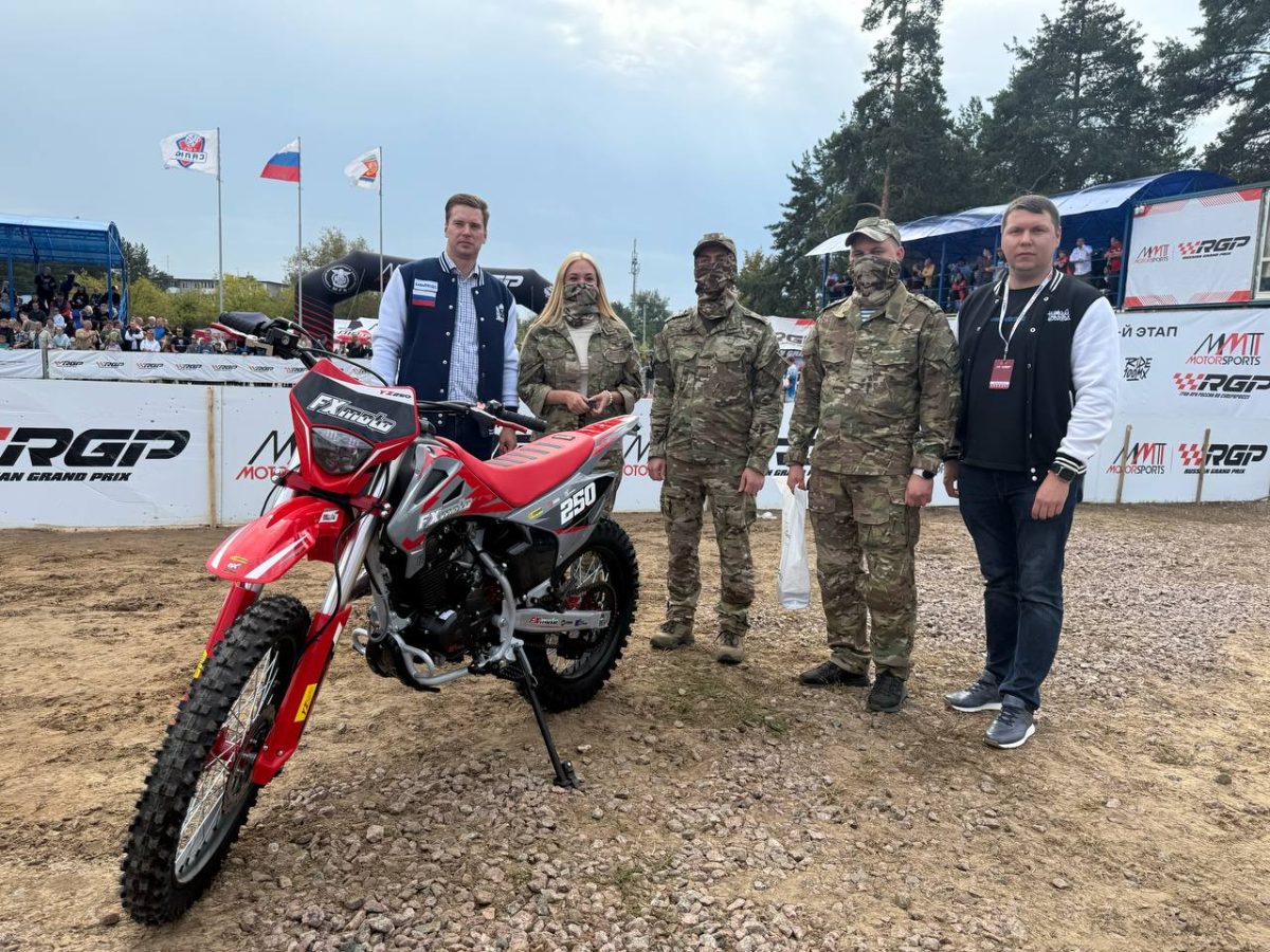 Дмитрий Кабайло передал кроссовый мотоцикл бойцам СВО
