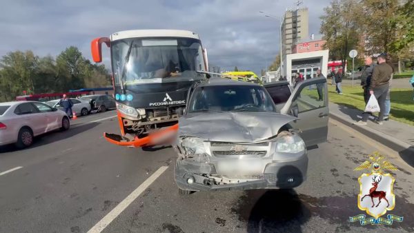 Автобус врезался в восемь автомобилей в Нижнем Новгороде