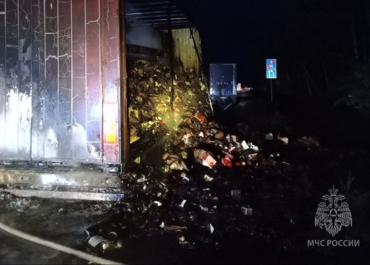 Прицеп со стеклянной посудой загорелся в Лысковском округе