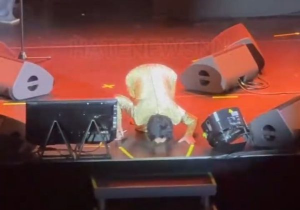 Лолита на коленях извинилась перед нижегородцами за стоимость билетов