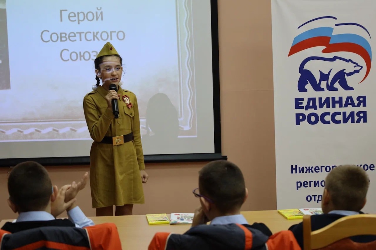 Культурную часть программы составили песни военных лет