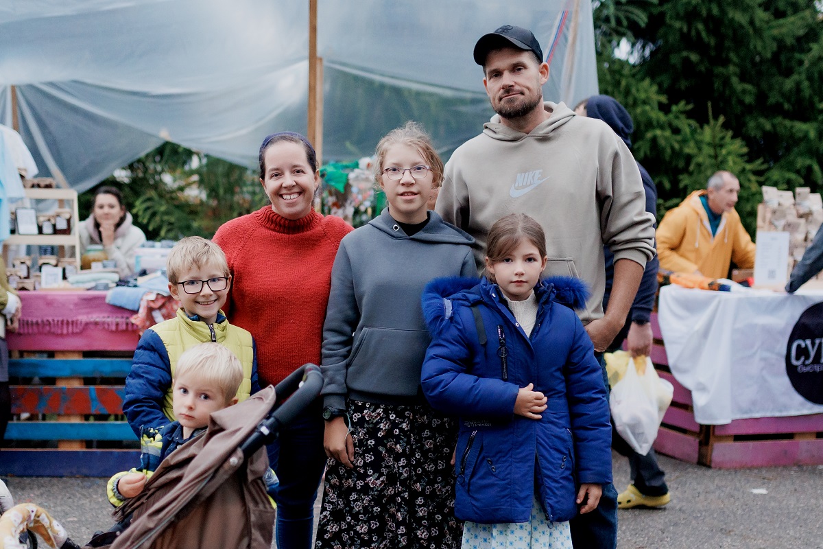 Канадская семья рассказала, как торговала на фестивале «ArtЕльня»