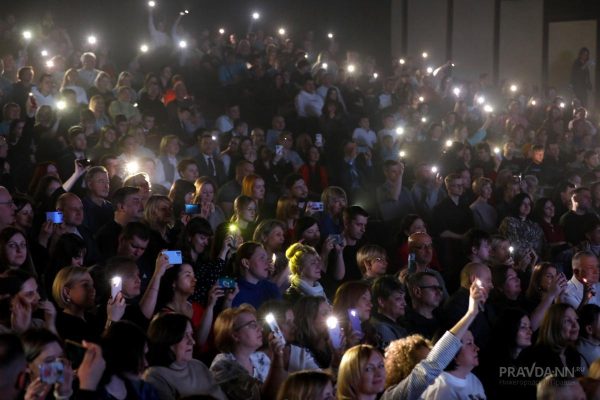 Стейк из фламинго и черная икра: сколько стоят билеты на концерты звезд и из чего складываются их райдеры 