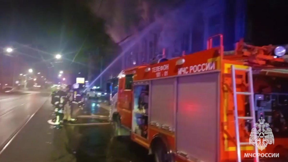 Исторический дом загорелся ночью на улице Ильинской в Нижнем Новгороде