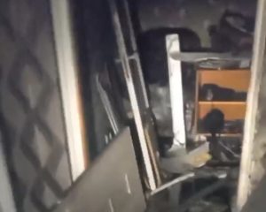 Поджог устроили в квартире на улице Героев Космоса