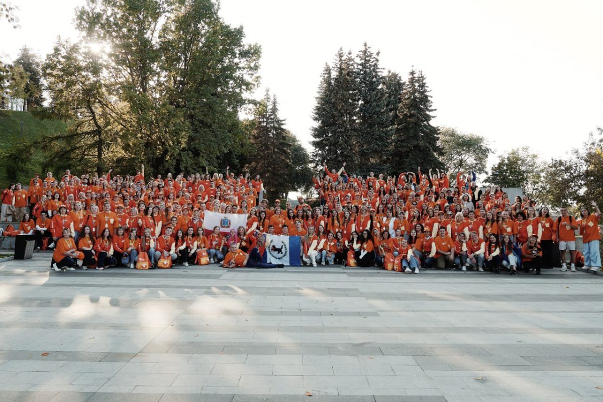 450 волонтёров будут помогать участникам Слёта Всемирного фестиваля молодёжи