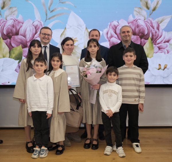 26 многодетных нижегородок получили награды за особый вклад в воспитание детей