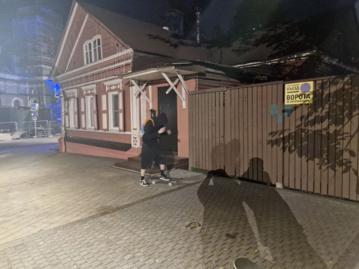 Полицейские нашли вандалов, устроивших скейт-парк в «Заповедных кварталах»