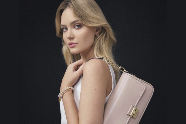 Какой цвет сумки подойдет к любой одежде и обуви