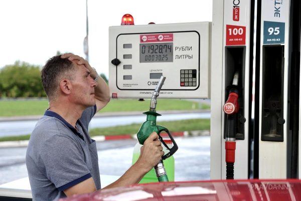 Юрий Станкевич призвал автомобилистов не закупаться бензином и дизелем