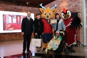 Награждение победителей туристического квеста от оленёнка НиНо и дятла Гора