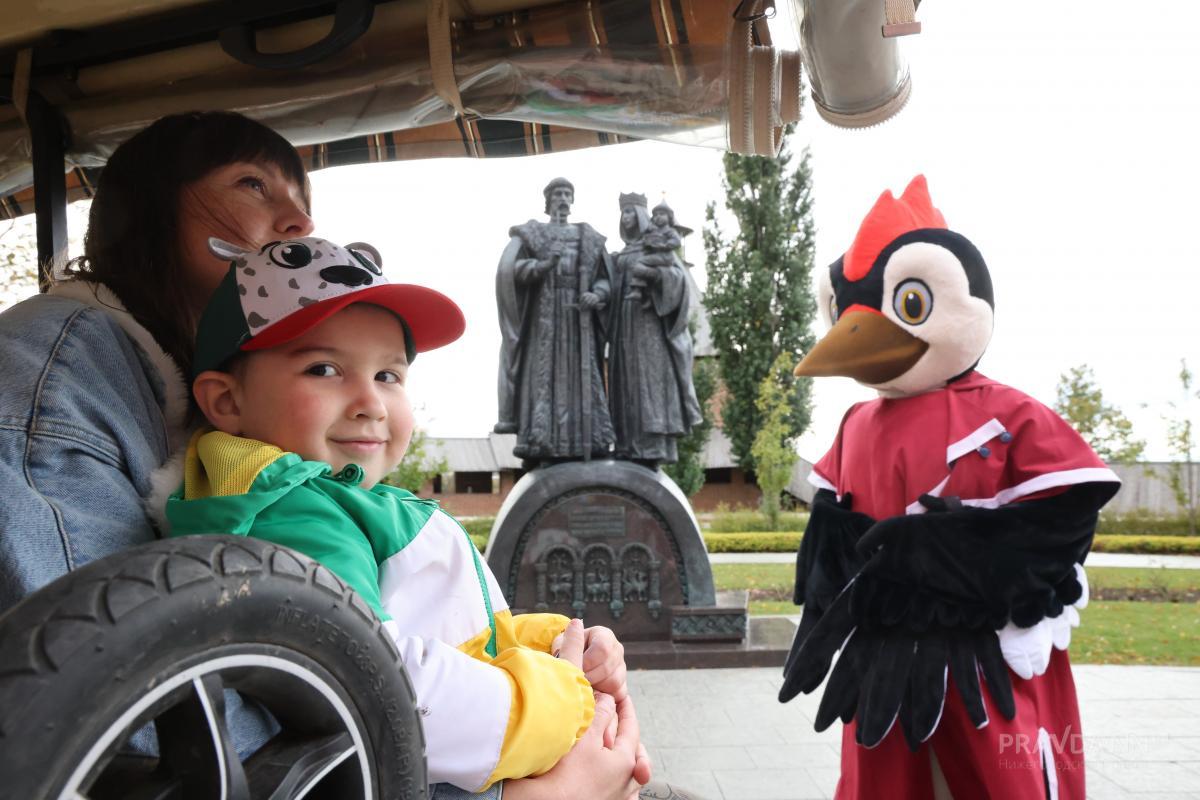 Награждение победителей туристического квеста от оленёнка НиНо и дятла Гора