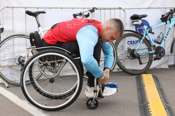 Нижегородец на инвалидной коляске преодолел 50 км на соревнованиях по&nbsp;бегу