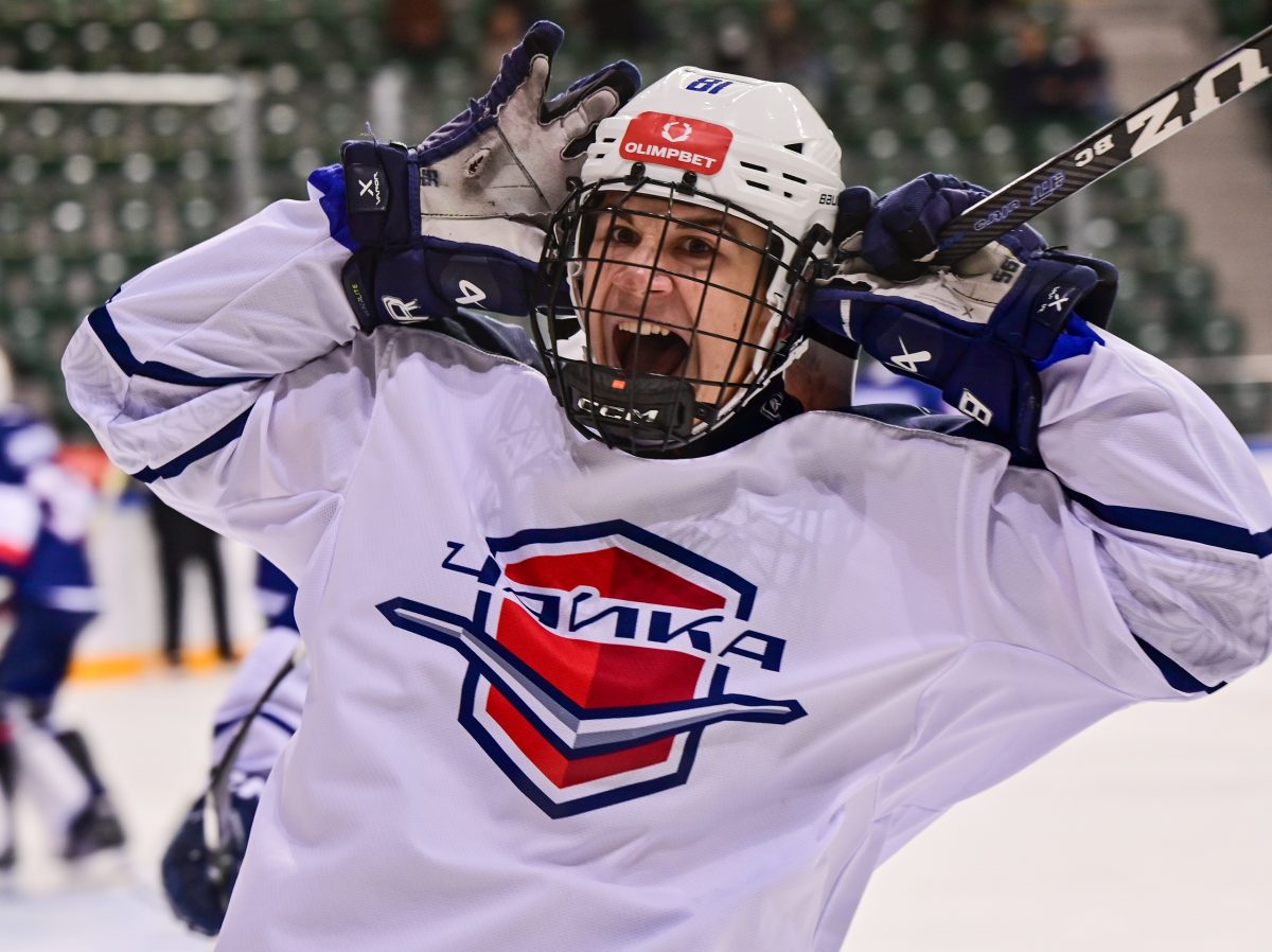Хоккеисты «Чайки» убедительно переиграли в гостях «Красноярских Рысей»