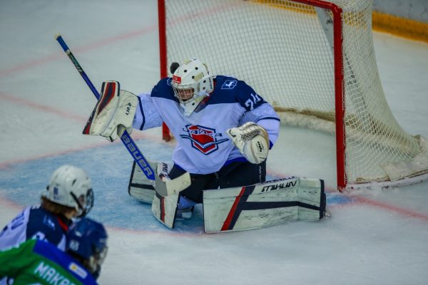 Хоккеисты «Чайки» потерпели третье поражение подряд