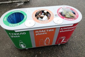 Эксперт ЖКХ Бондарь напомнил, какой штраф грозит за выброшенный мимо урны&nbsp;мусор