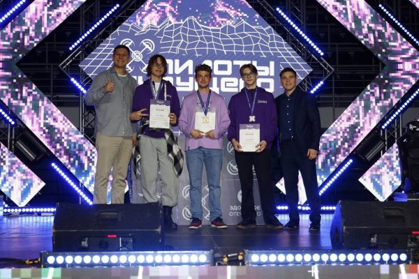 Трое школьников из Нижегородской области победили в чемпионате дронов