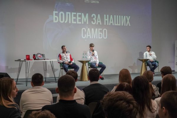 Чемпионы мира по самбо Нестеровы встретились с нижегородскими школьниками