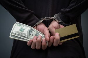 Двух сотрудников больницы подозревают в краже миллиона рублей в Балахне