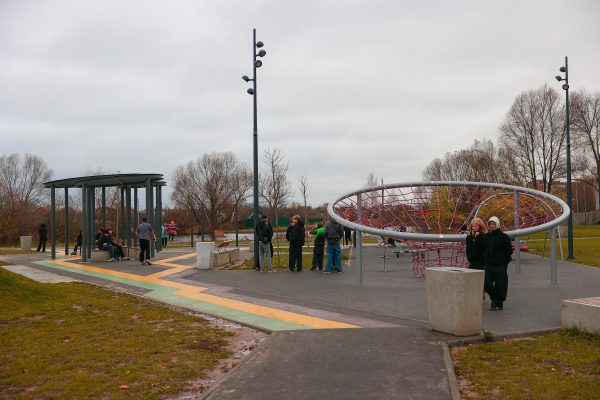 Сквер на улице Космической благоустроили при поддержке соцучастковых