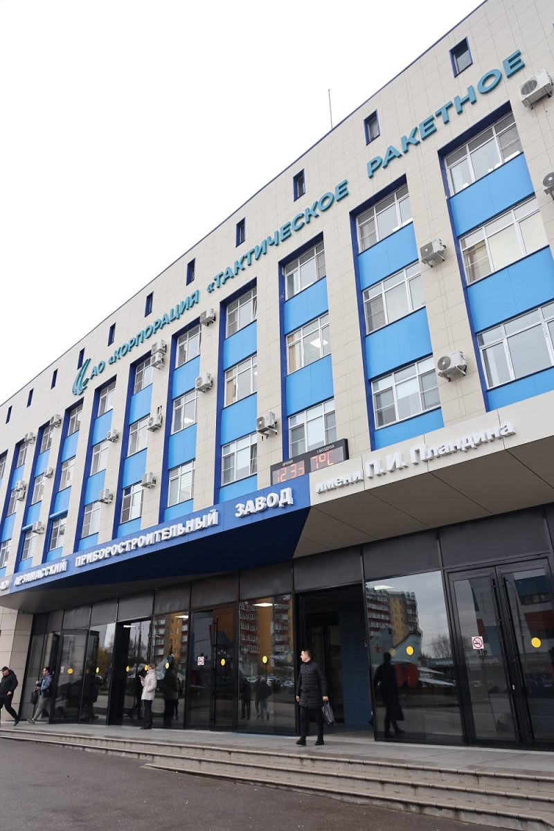 Здесь работает почти восемь тысяч человек