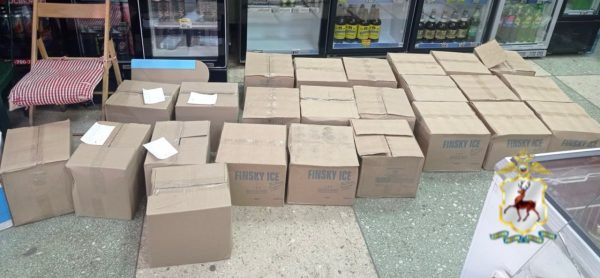 Более тонны незаконного алкоголя изъяли полицейские из магазина в Кстове