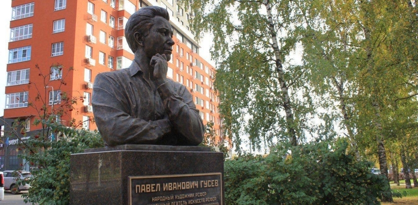 В Нижнем Новгороде установили памятник художнику Павлу Гусеву