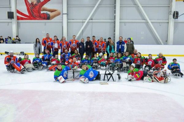 Члены правительства региона сыграли в следж-хоккей с детьми с ОВЗ в Городце