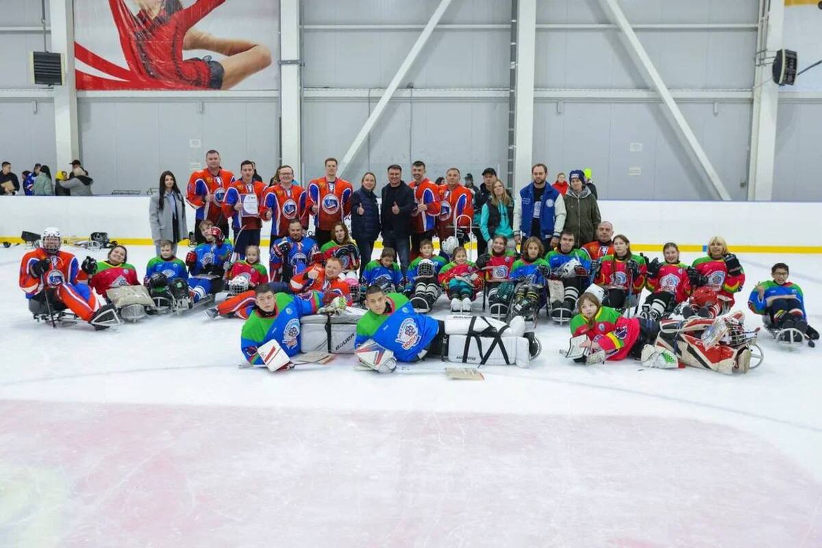 Члены правительства региона сыграли в следж-хоккей с детьми с ОВЗ в Городце