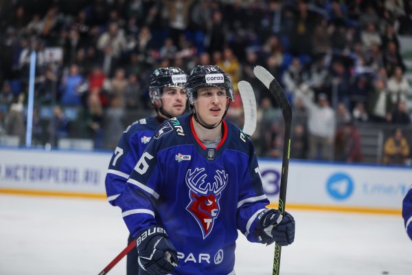 В День автомобилиста хоккейное «Торпедо» обыграло «Автомобилист»