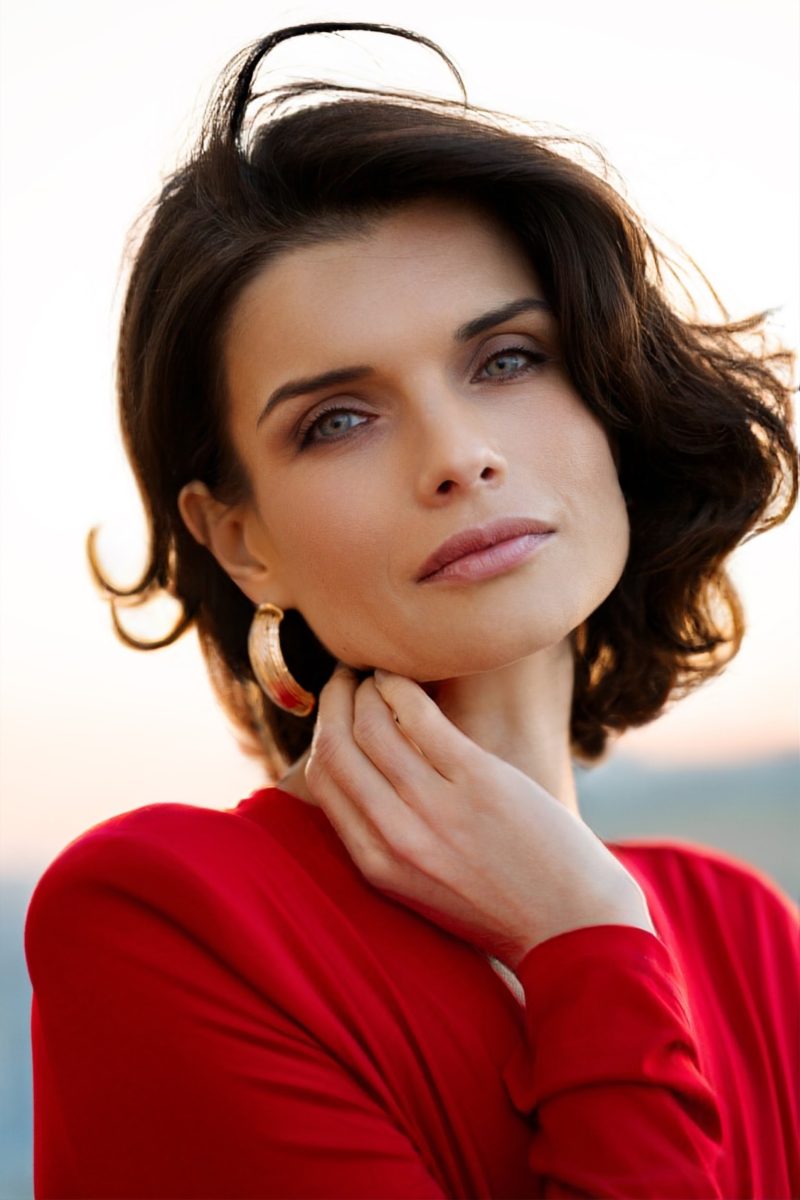 После десятилетнего перерыва Анна вернулась в кино и покоряет зрителей новыми ролями