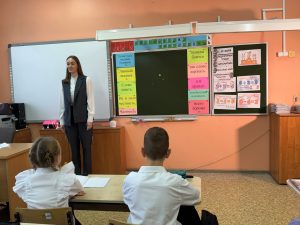 Песни, посвященные труду педагогов, прозвучат вместо звонков в школах
