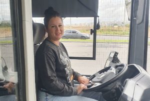 «Мужчины – суровые существа»: лучший нижегородский водитель рассказала, почему женщины водят&nbsp;круче