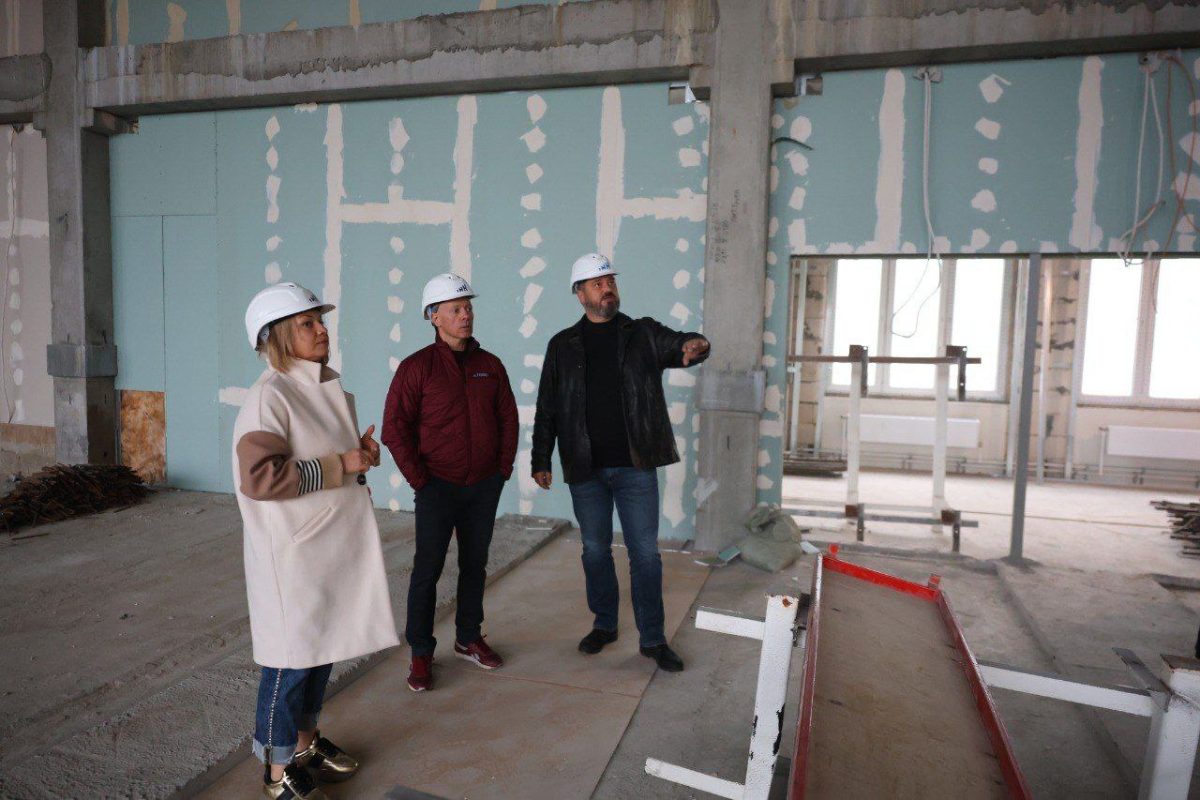 Глава Дзержинска Михаил Клинков оценил ход строительства школы имени А.О. Молева