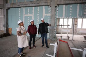 Глава Дзержинска Михаил Клинков оценил ход строительства школы имени А.О. Молева