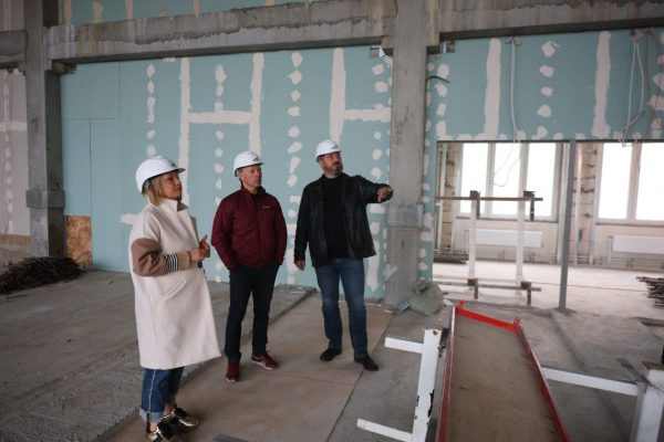 Глава Дзержинска Михаил Клинков оценил ход строительства школы имени А.О. Молева