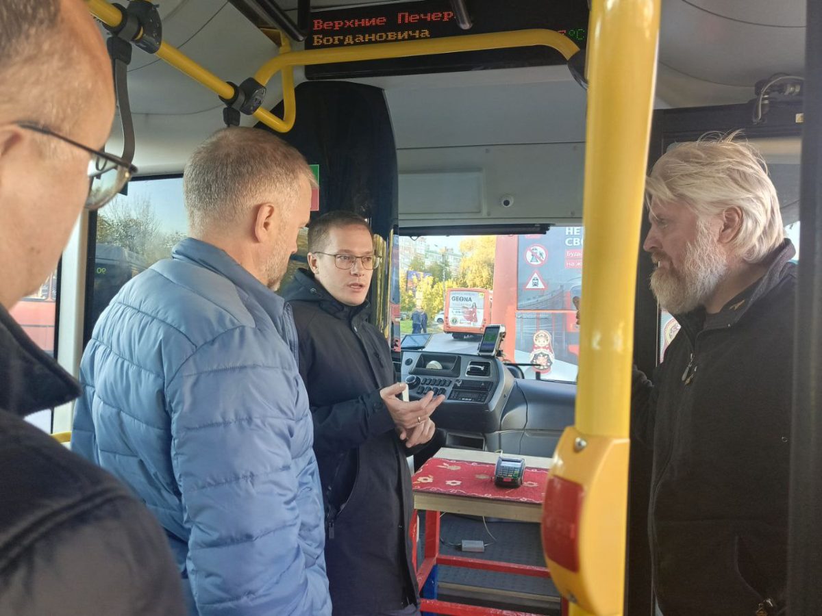 Минтранс и ЦРТС проверили валидаторы на задних площадках автобусов