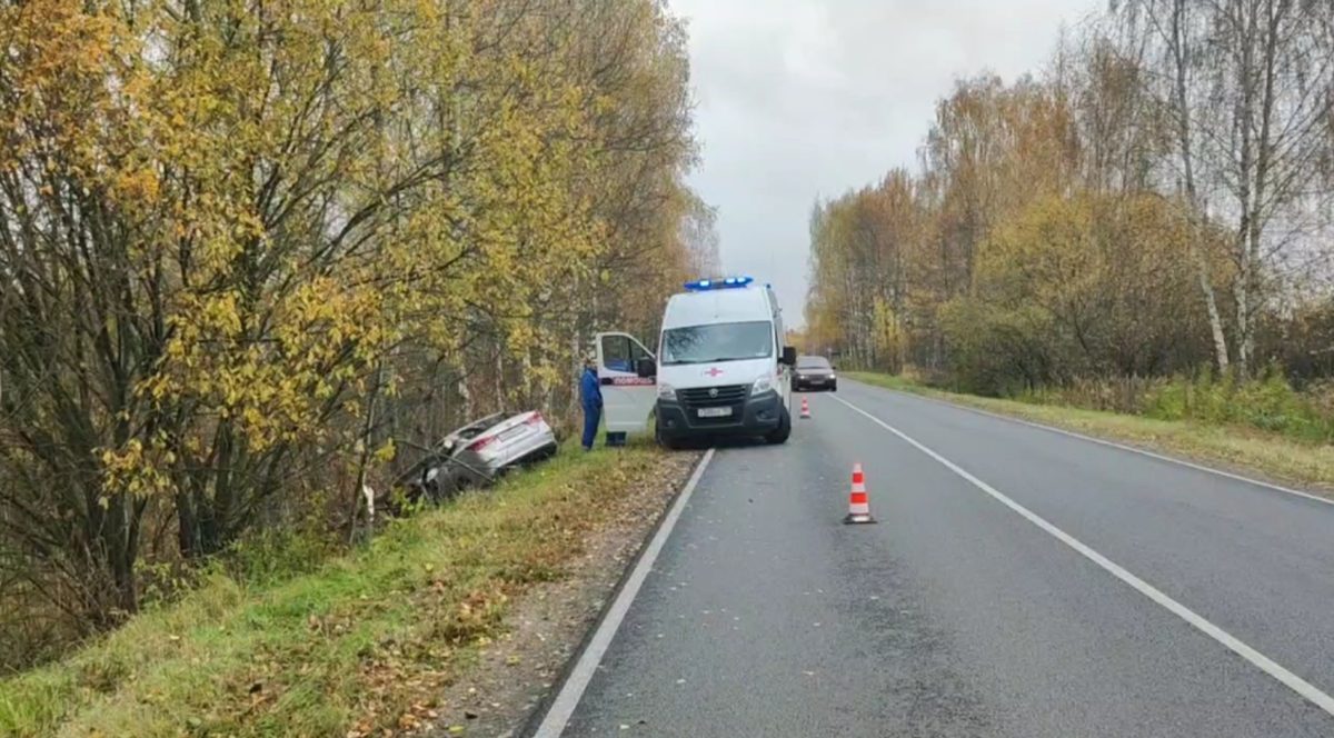 Пожилой мужчина пострадал после съезда в кювет на Бору