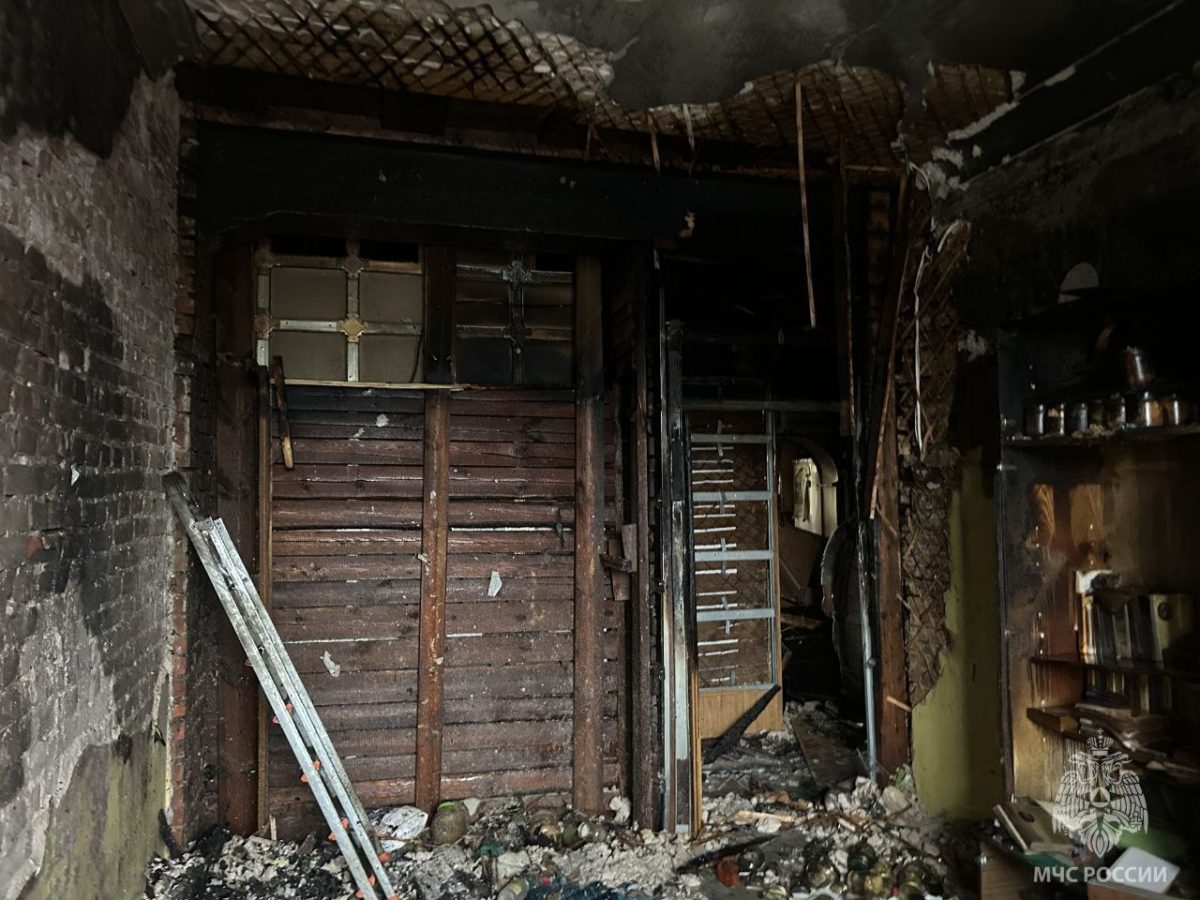 12 человек эвакуировали с пожара на проспекте Дзержинского в Балахне