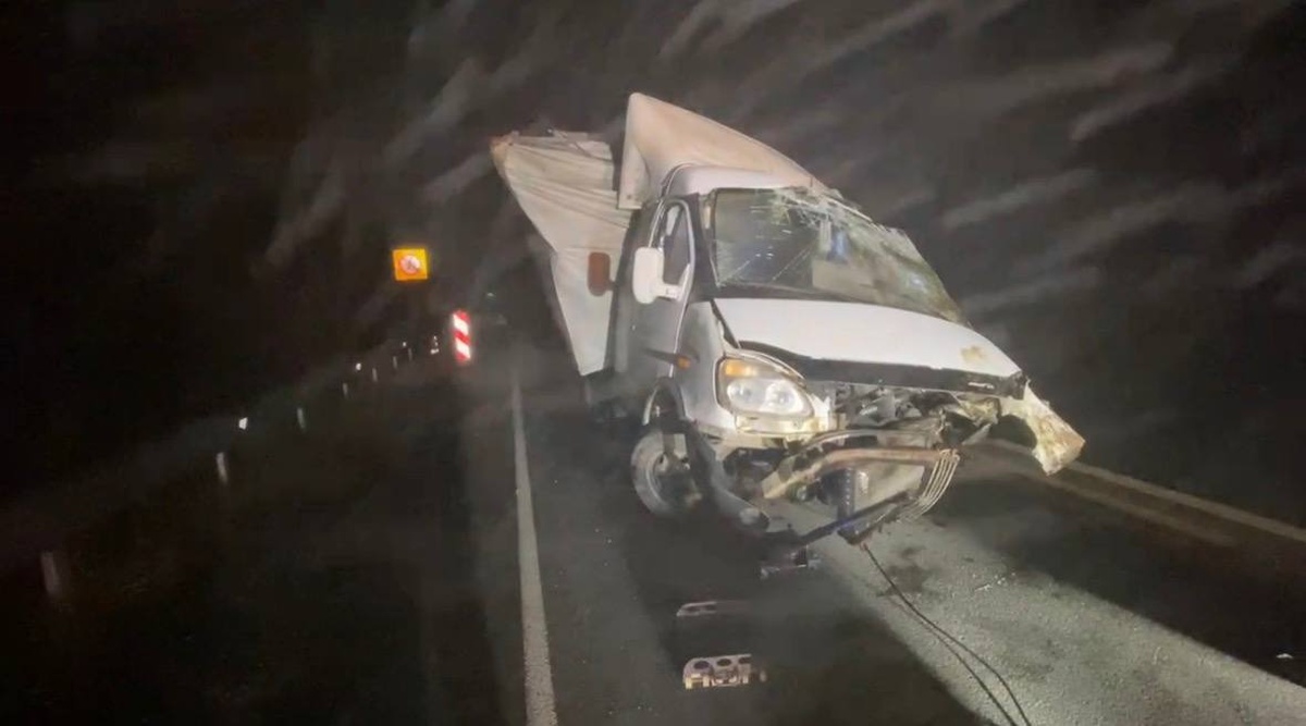 «ГАЗель» врезалась в отбойник на трассе в Княгининском округе