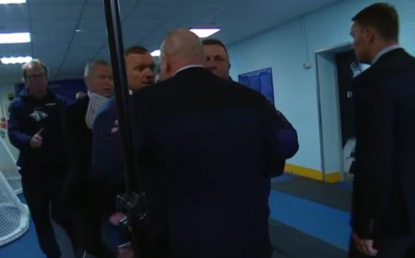 Конфликт тренеров «Торпедо» и «Металлурга» после матча КХЛ попал на видео